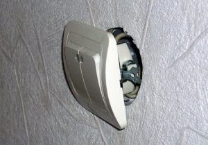 Замена выключателя света в квартире в Семилуки