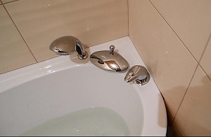 Установка смесителя на ванну в Семилуки